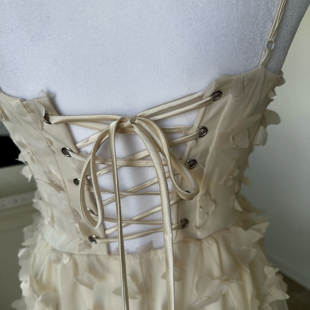 Thirty/thirty dress Elegant White Floral Gown - Picture 8 of 12
